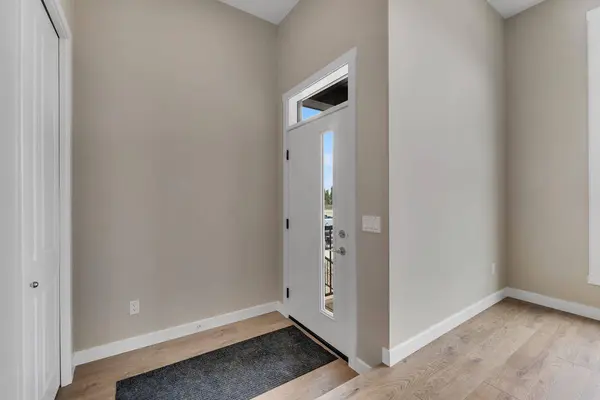 28 Tillotson LOOP, Okotoks, AB T1S 1S5