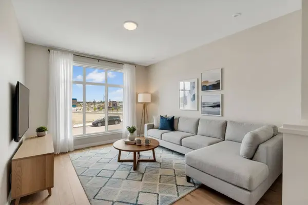 28 Tillotson LOOP, Okotoks, AB T1S 1S5