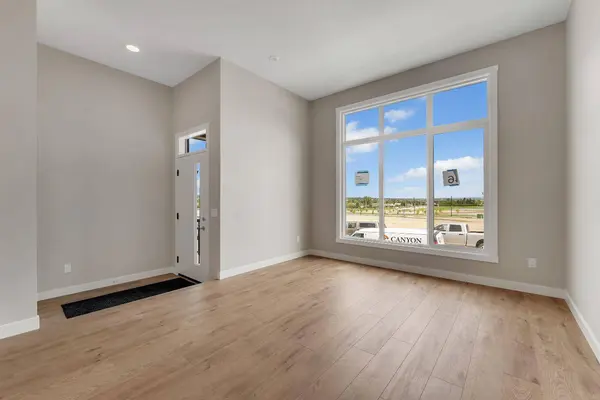 28 Tillotson LOOP, Okotoks, AB T1S 1S5
