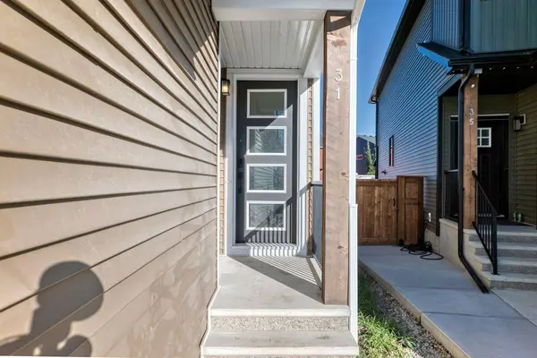 31 Fireside Common W, Cochrane, AB T4C 3E1