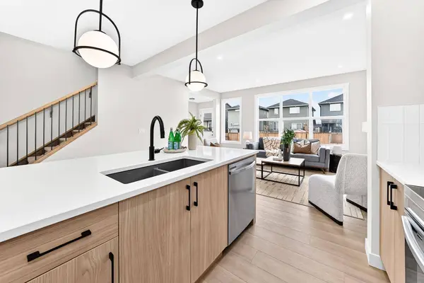 15 Fireside Common, Cochrane, AB T4C 3E1