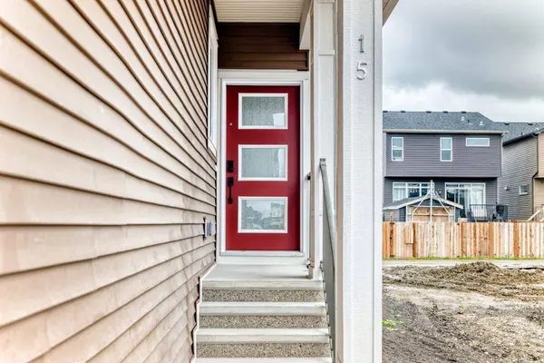 15 Fireside Common, Cochrane, AB T4C 3E1