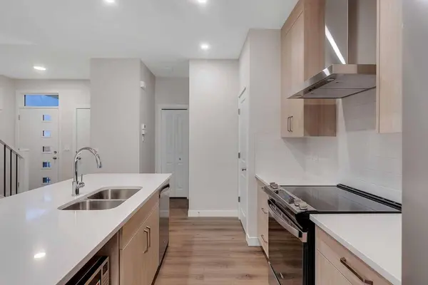 394 South Shore DR, Chestermere, AB T1X 2Y6