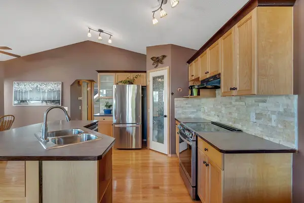 82 Bridleridge RD SW, Calgary, AB T2Y 4E1
