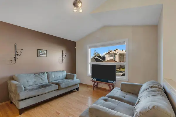 82 Bridleridge RD SW, Calgary, AB T2Y 4E1