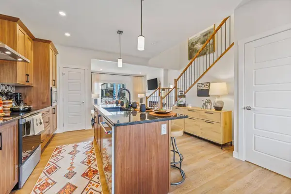 10 Fireside Close, Cochrane, AB T4C 3E1
