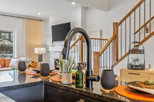 10 Fireside Close, Cochrane, AB T4C 3E1