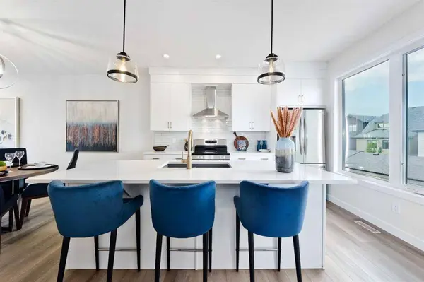 273 Bighorn AVE, Calgary, AB T2Y 0M8