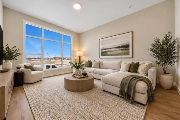 34 Tillotson LOOP, Okotoks, AB T1S 4Z5