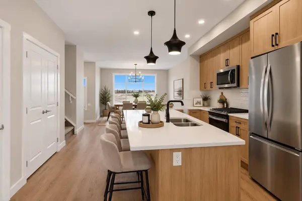 34 Tillotson LOOP, Okotoks, AB T1S 4Z5