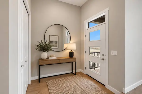 34 Tillotson LOOP, Okotoks, AB T1S 4Z5
