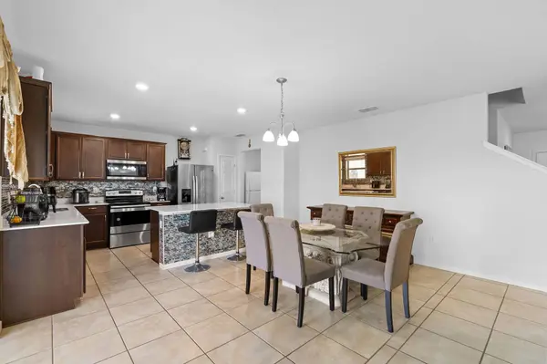 630 Citrus Isle Blvd, Davenport, FL 33837-7707