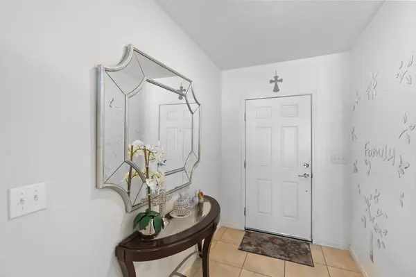 630 Citrus Isle Blvd, Davenport, FL 33837-7707