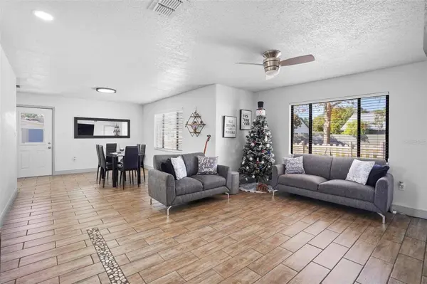 1 E PALM ST, Davenport, FL 33837