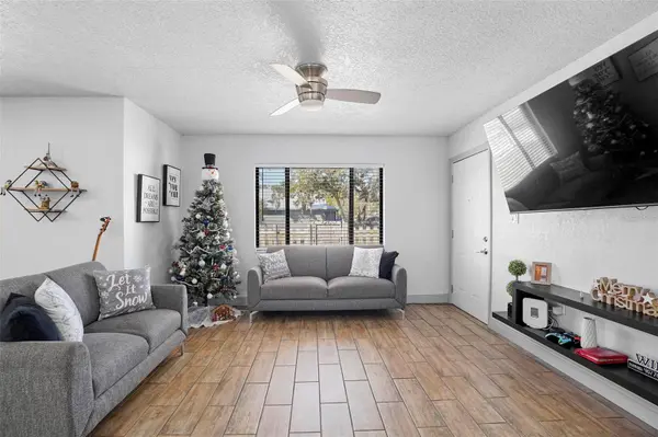 1 E PALM ST, Davenport, FL 33837