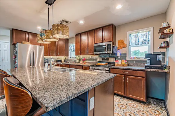5233 HILL DR, Zephyrhills, FL 33542