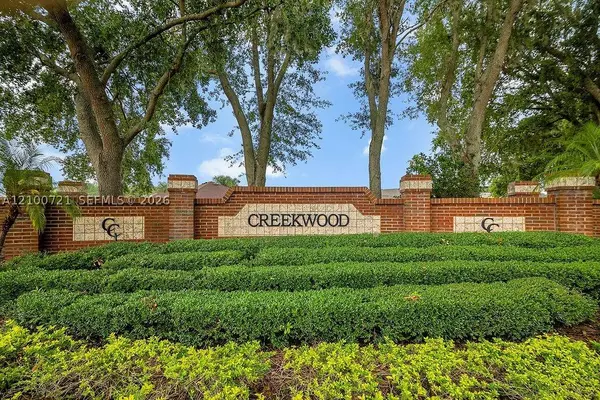 10327 Meadow Crossing Dr, Tampa, FL 33647