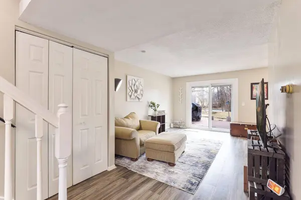 22 River Woods LN, Burnsville, MN 55337