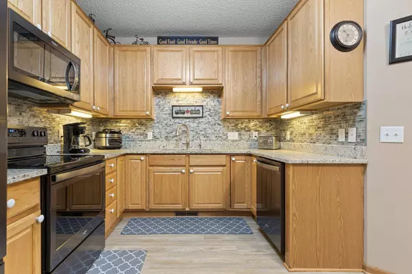 20446 Cypress DR, Farmington, MN 55024