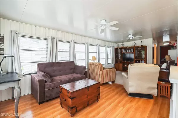 3213 Debbie LN, Bonita Springs, FL 34134