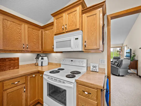 2317 Cleveland LN S, Cambridge, MN 55008