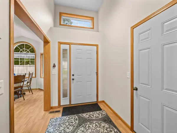 2317 Cleveland LN S, Cambridge, MN 55008