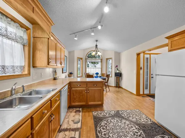 2317 Cleveland LN S, Cambridge, MN 55008