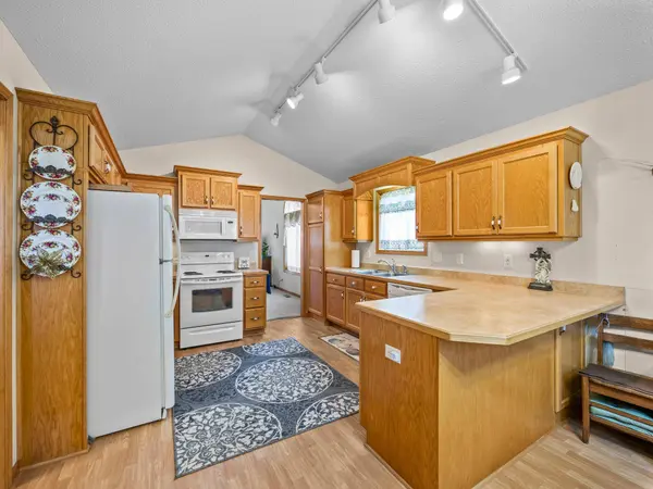2317 Cleveland LN S, Cambridge, MN 55008