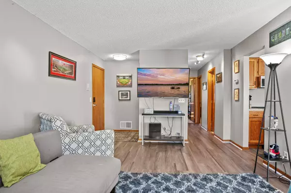 994 Heritage CT E #406, Vadnais Heights, MN 55127