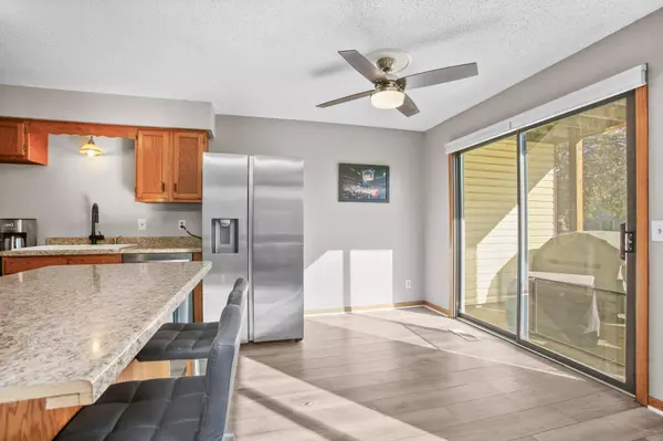 994 Heritage CT E #406, Vadnais Heights, MN 55127