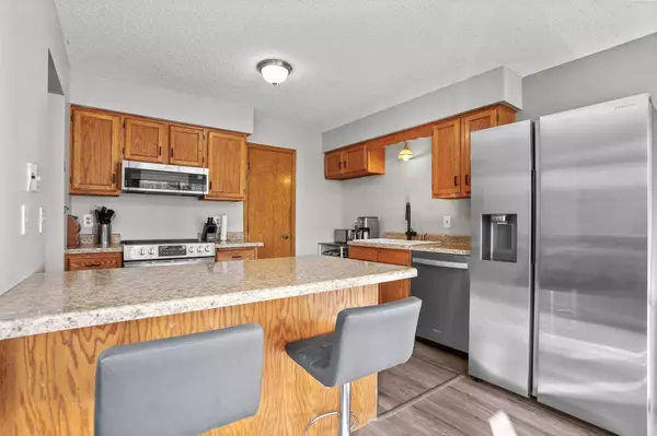 994 Heritage CT E #406, Vadnais Heights, MN 55127