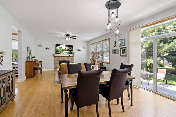 810 Newberry LN, Chaska, MN 55318