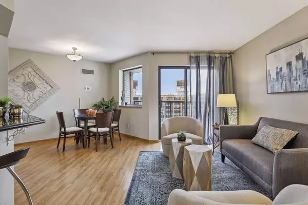 78 10th ST E #901, Saint Paul, MN 55101