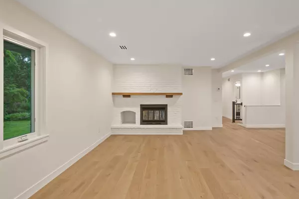 2022 Lake RD, Minnetonka Beach, MN 55391