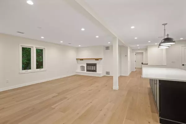 2022 Lake RD, Minnetonka Beach, MN 55391