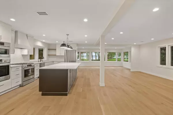 2022 Lake RD, Minnetonka Beach, MN 55391