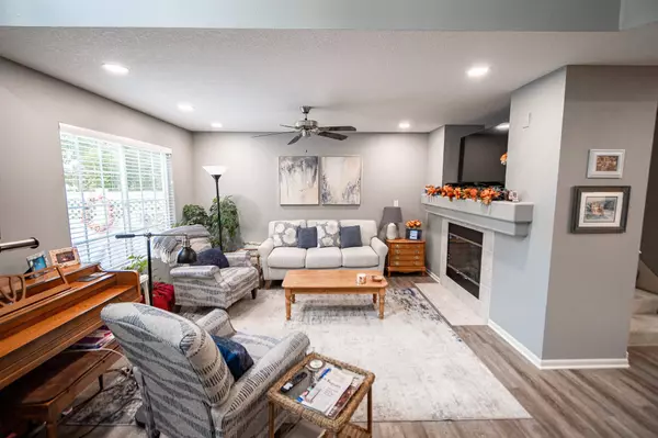 15421 Walnut Hills Drive, Urbandale, IA 50323