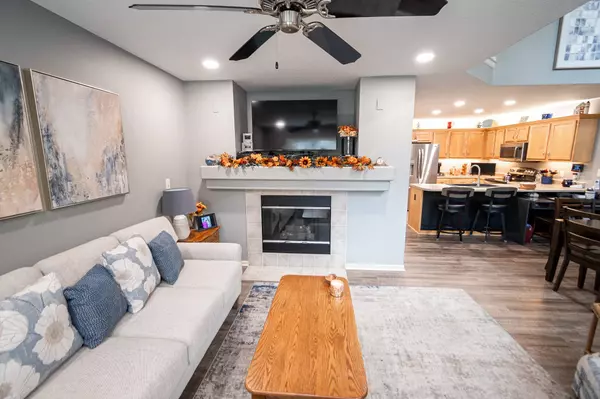 15421 Walnut Hills Drive, Urbandale, IA 50323