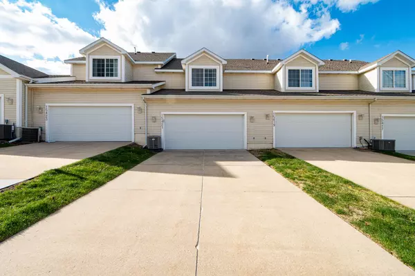 15421 Walnut Hills Drive, Urbandale, IA 50323