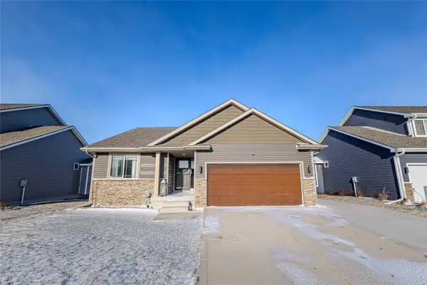904 NW Sienna Drive, Grimes, IA 50111