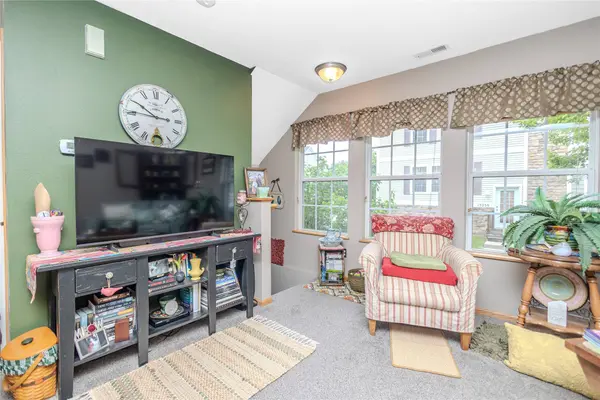 15231 Greenbelt Drive, Urbandale, IA 50323