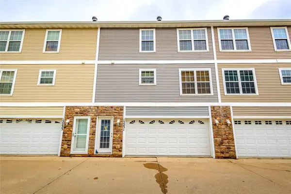 15231 Greenbelt Drive, Urbandale, IA 50323