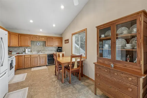 6108 NW 49th Street, Johnston, IA 50131