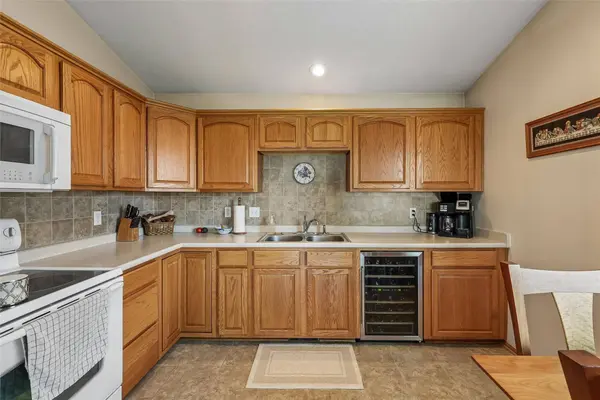 6108 NW 49th Street, Johnston, IA 50131