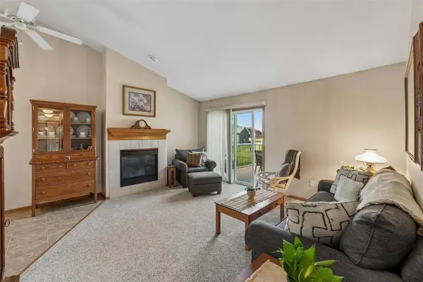 6108 NW 49th Street, Johnston, IA 50131