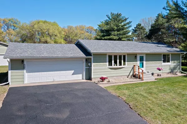 7830 Country LN, Lino Lakes, MN 55014