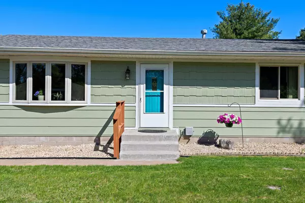 7830 Country LN, Lino Lakes, MN 55014