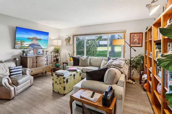 1481 Woodview AVE E, Eagan, MN 55122