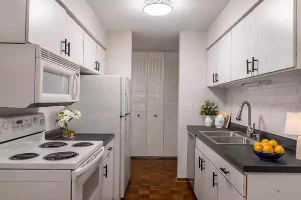 7316 W 22nd ST #109, Saint Louis Park, MN 55426