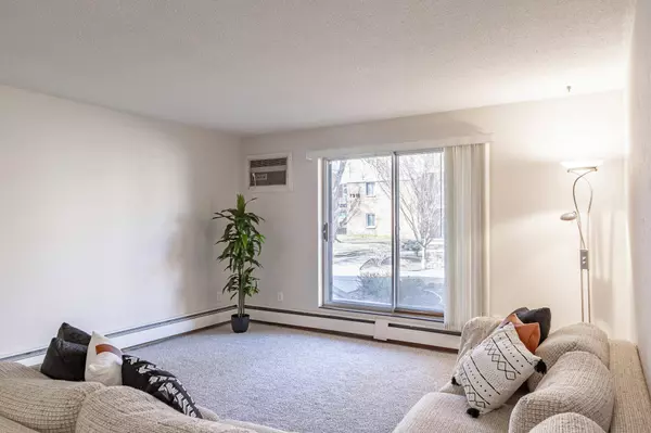 7316 W 22nd ST #109, Saint Louis Park, MN 55426